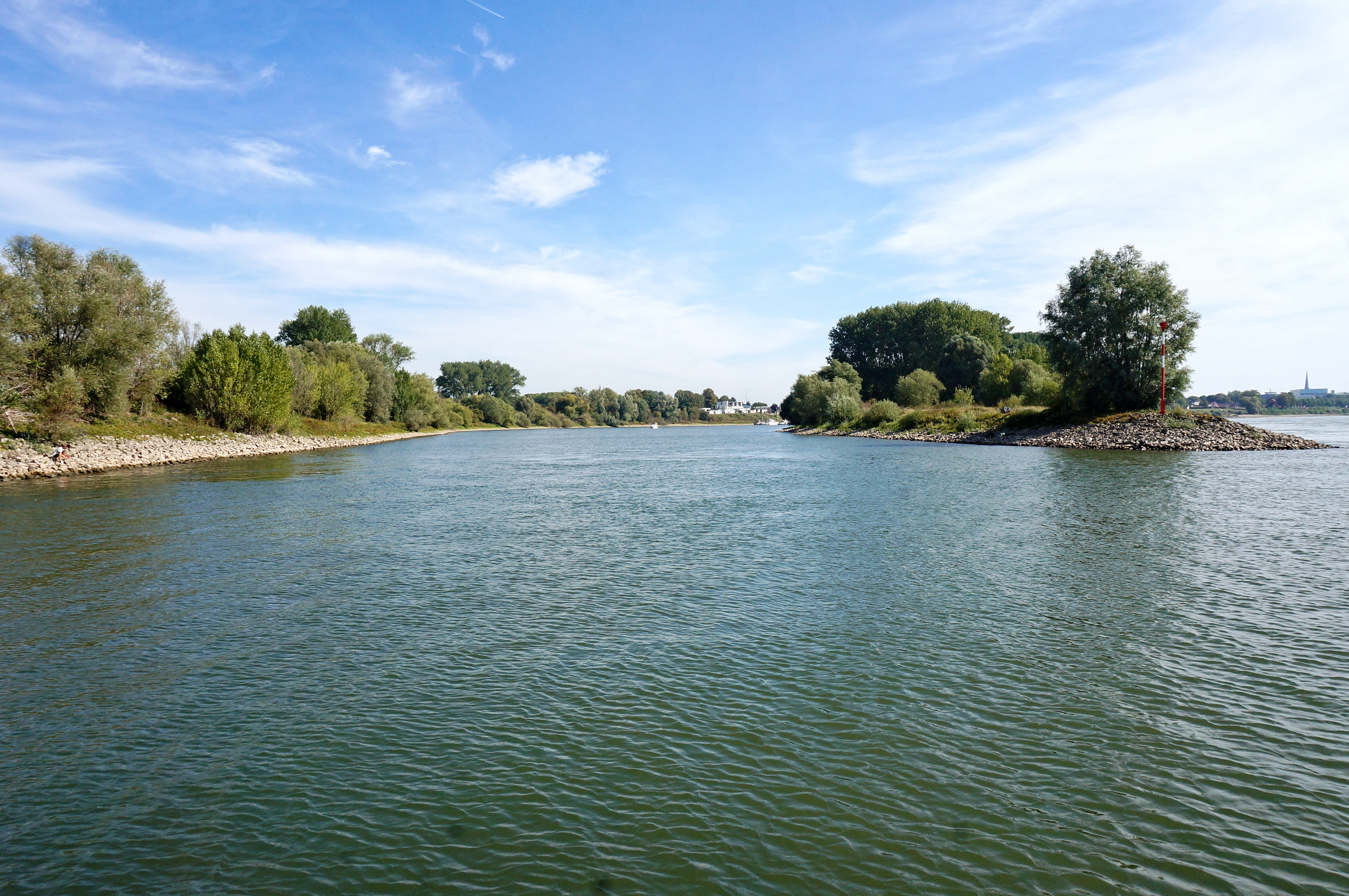 Hafeneinfahrt zu Berg des Yacht-Club Wesel